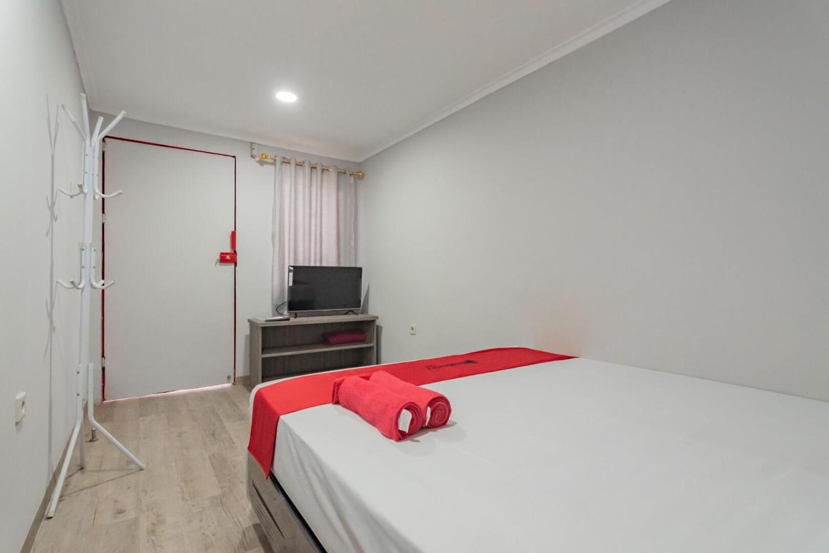 Reddoorz Plus Near Lembang Park & Zoo Eksteriør billede